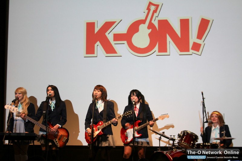 Another shot on the K-ON! girls onstage.
