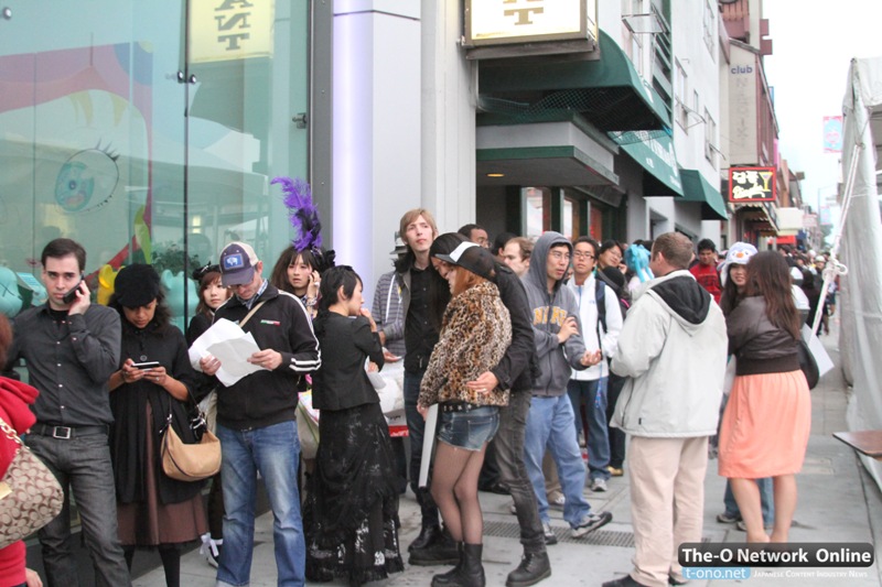 Eager attendees waiting for the VIP party.